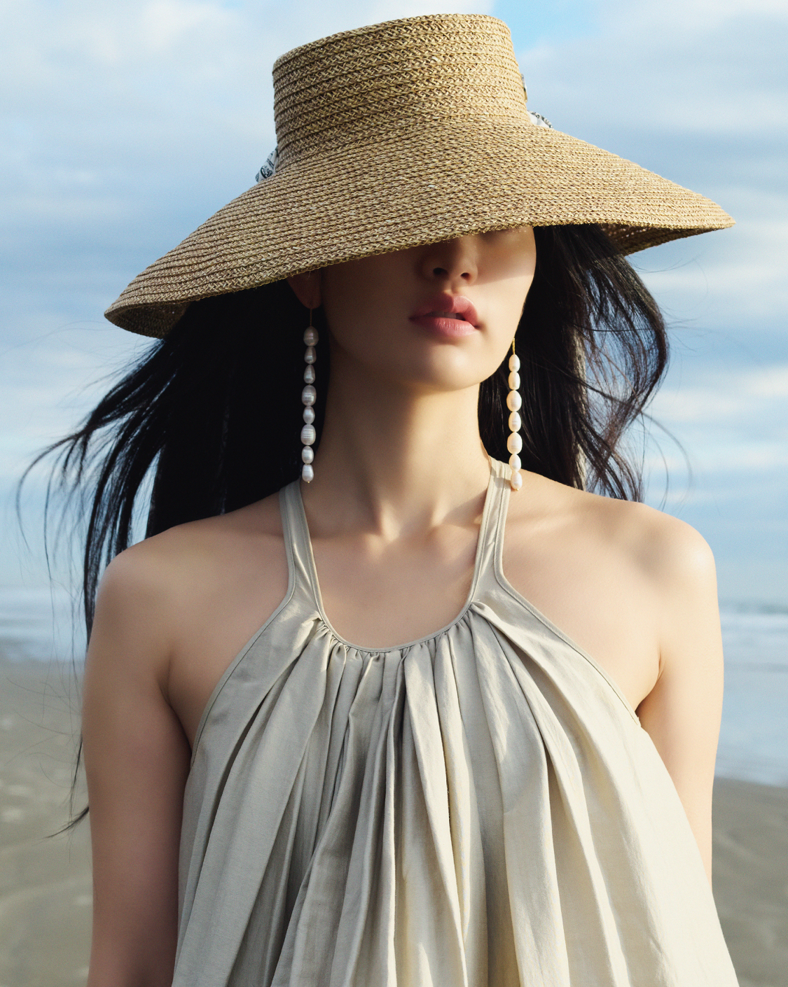 大粒のバロックパール連なったピアス