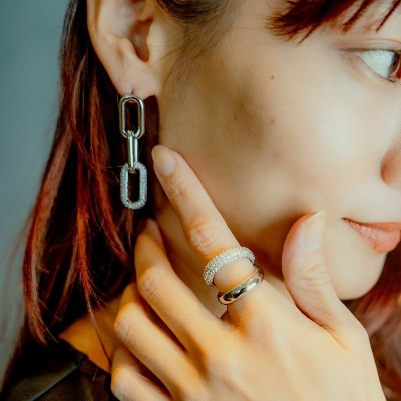 メタルシャイニーチェーンイヤリング(シルバー)の着用画像