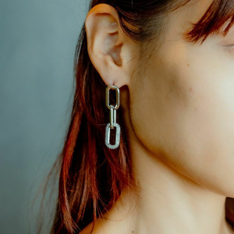 メタルシャイニーチェーンイヤリング(シルバー)の着用画像
