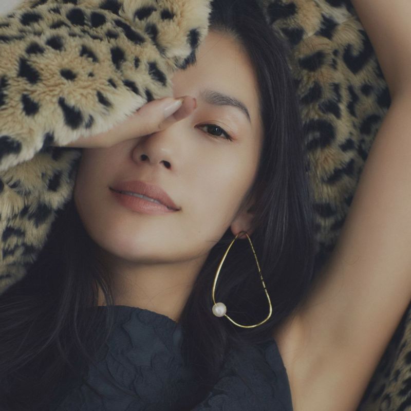 アシンメトリーカーヴィングフープイヤリング | STELLAR HOLLYWOOD