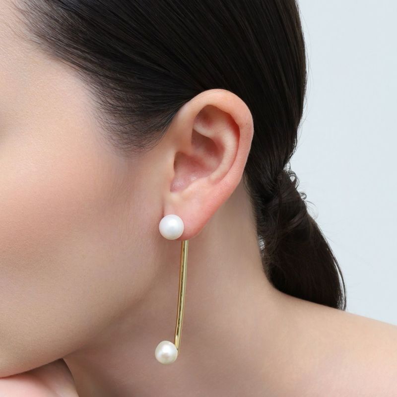 他のピアスとの組み合わせもオススメです